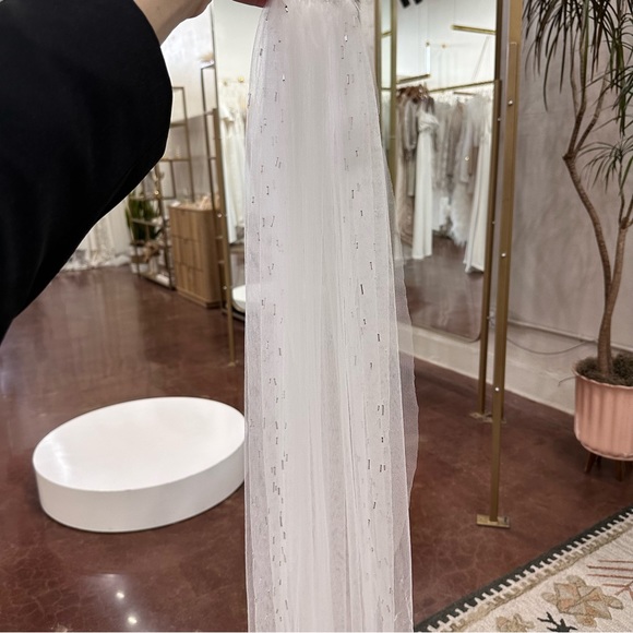 A.B Ellie Nova Edge Veil | Beaded Edge Fingertip Veil - Soft Tulle Veil - Picture 6 of 7